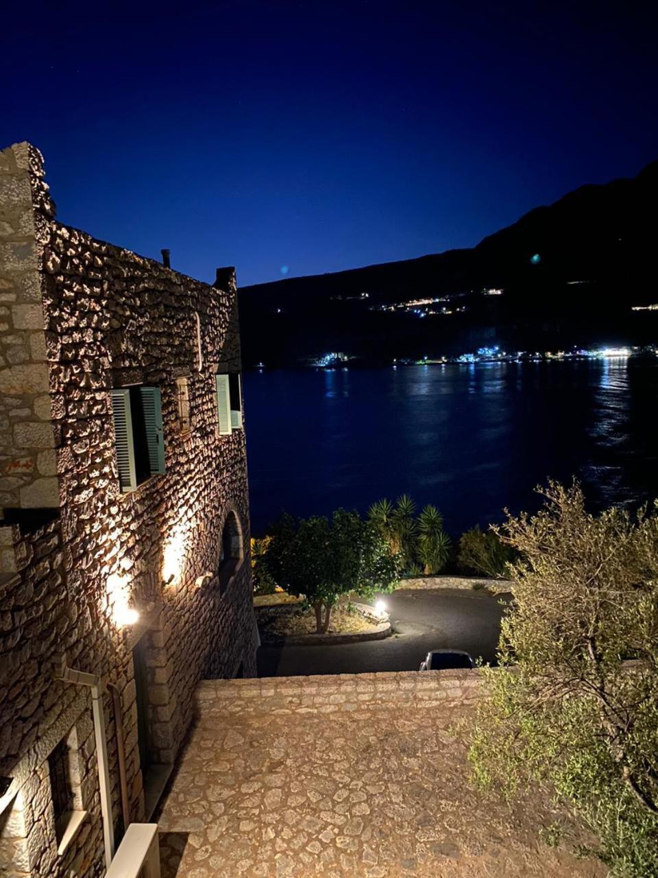 Vatoulia House Aparthotel Néon Oítilon Екстериор снимка