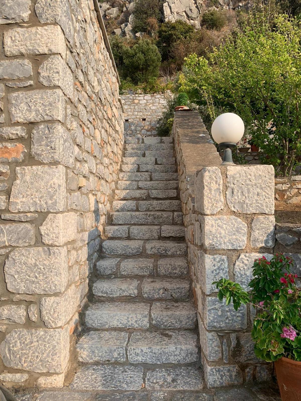Vatoulia House Aparthotel Néon Oítilon Екстериор снимка