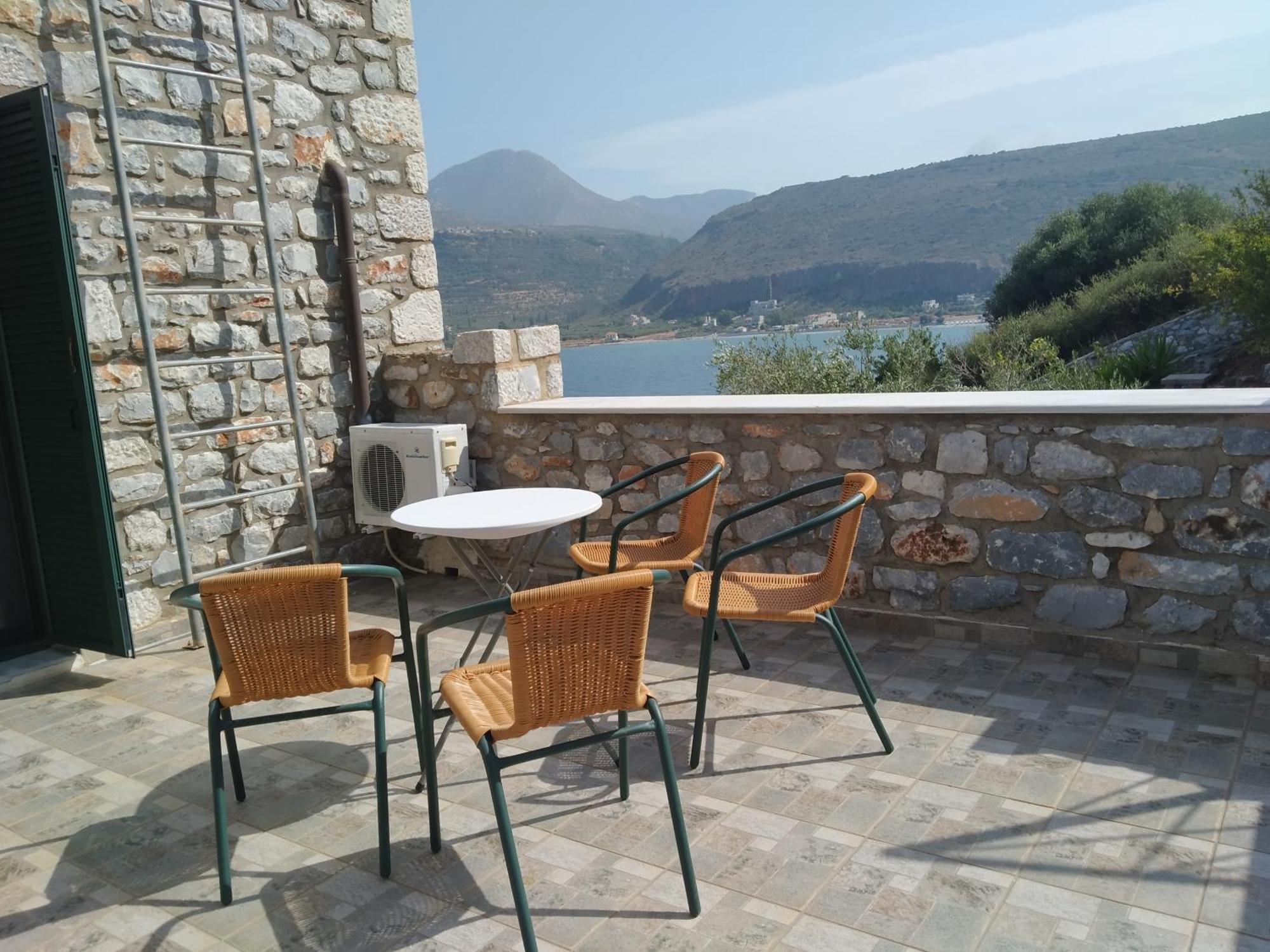 Vatoulia House Aparthotel Néon Oítilon Екстериор снимка