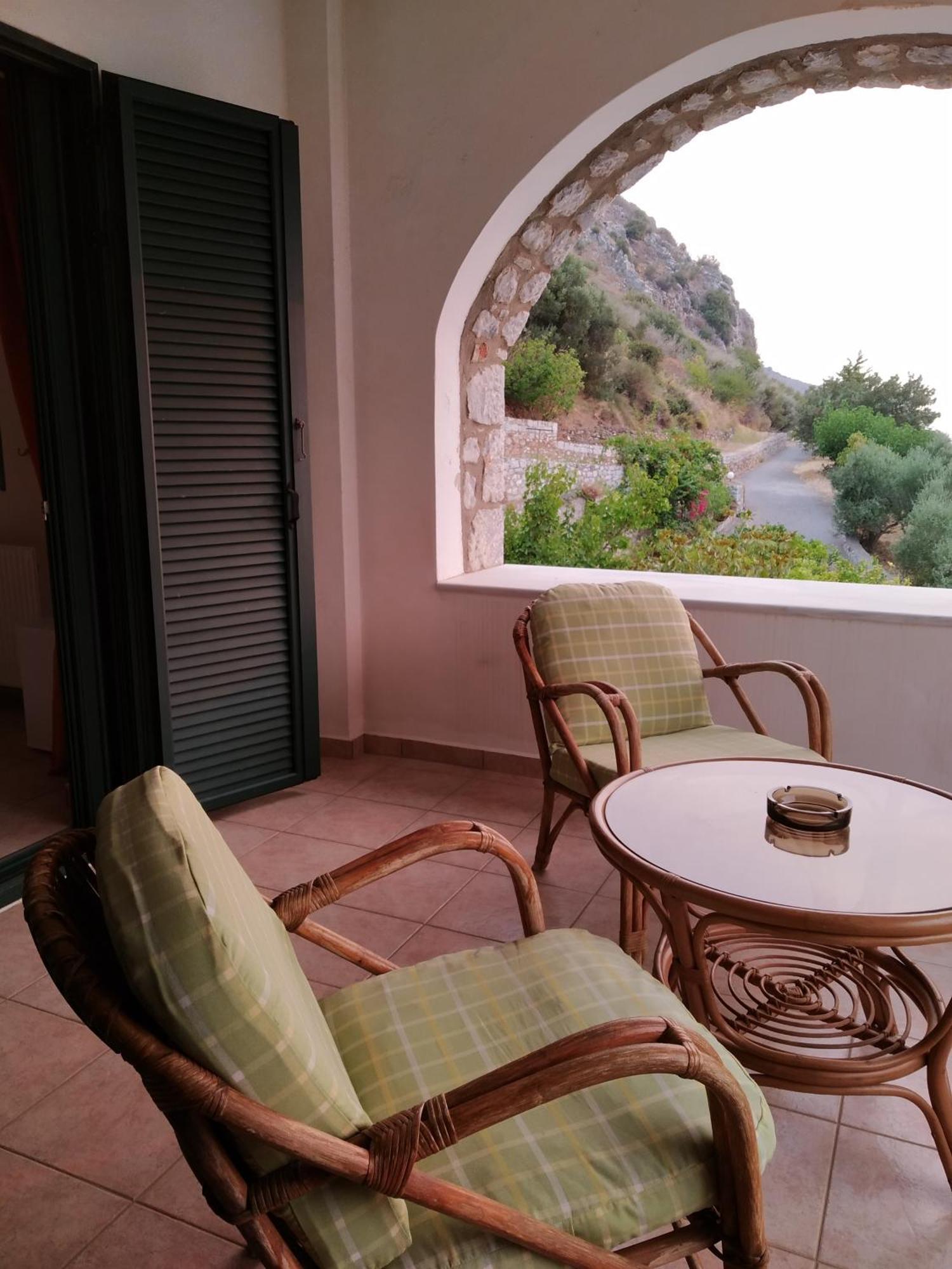 Vatoulia House Aparthotel Néon Oítilon Екстериор снимка