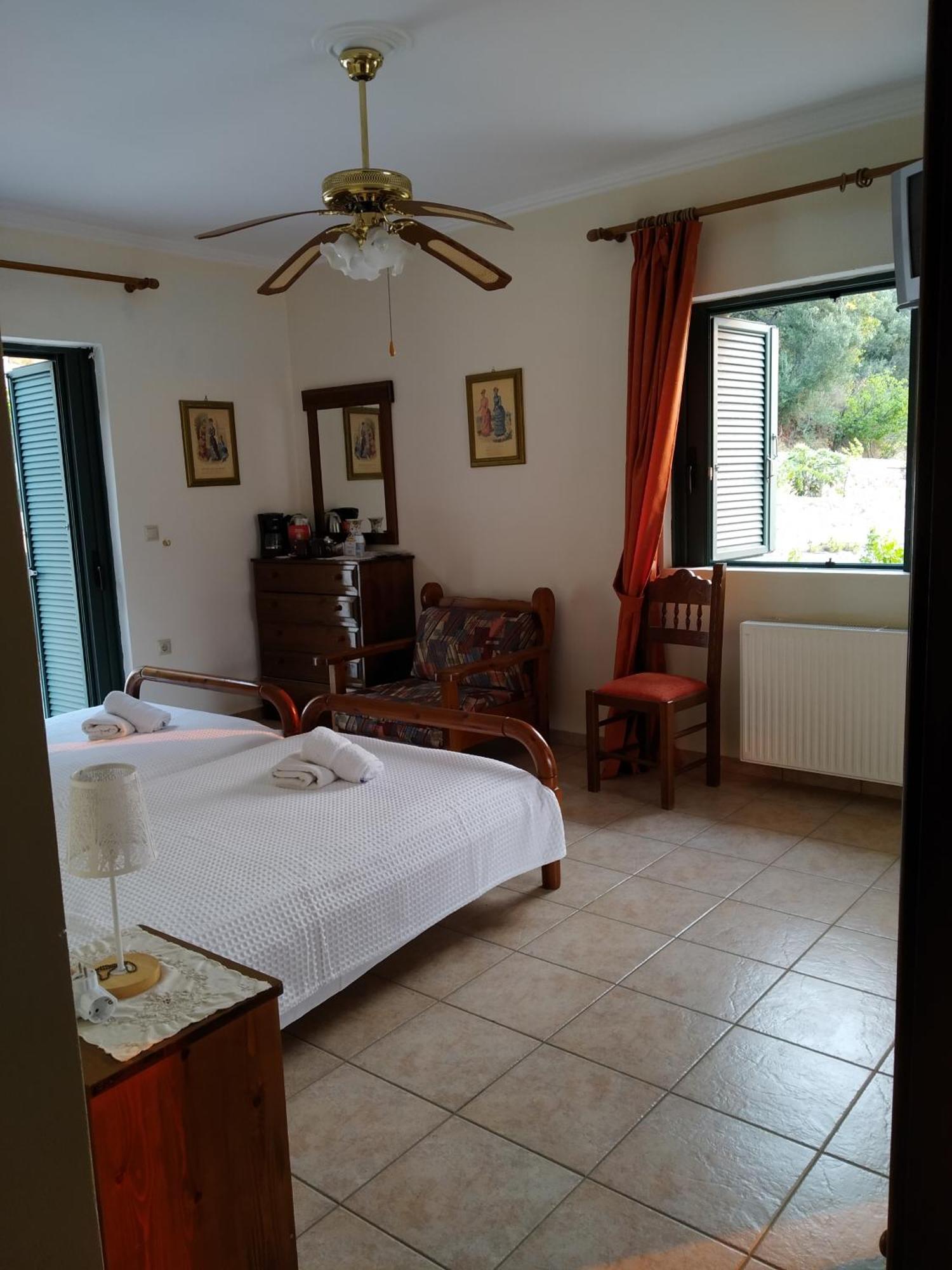 Vatoulia House Aparthotel Néon Oítilon Екстериор снимка